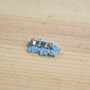 achterkant broche met 2 vergeet-me-nietjes